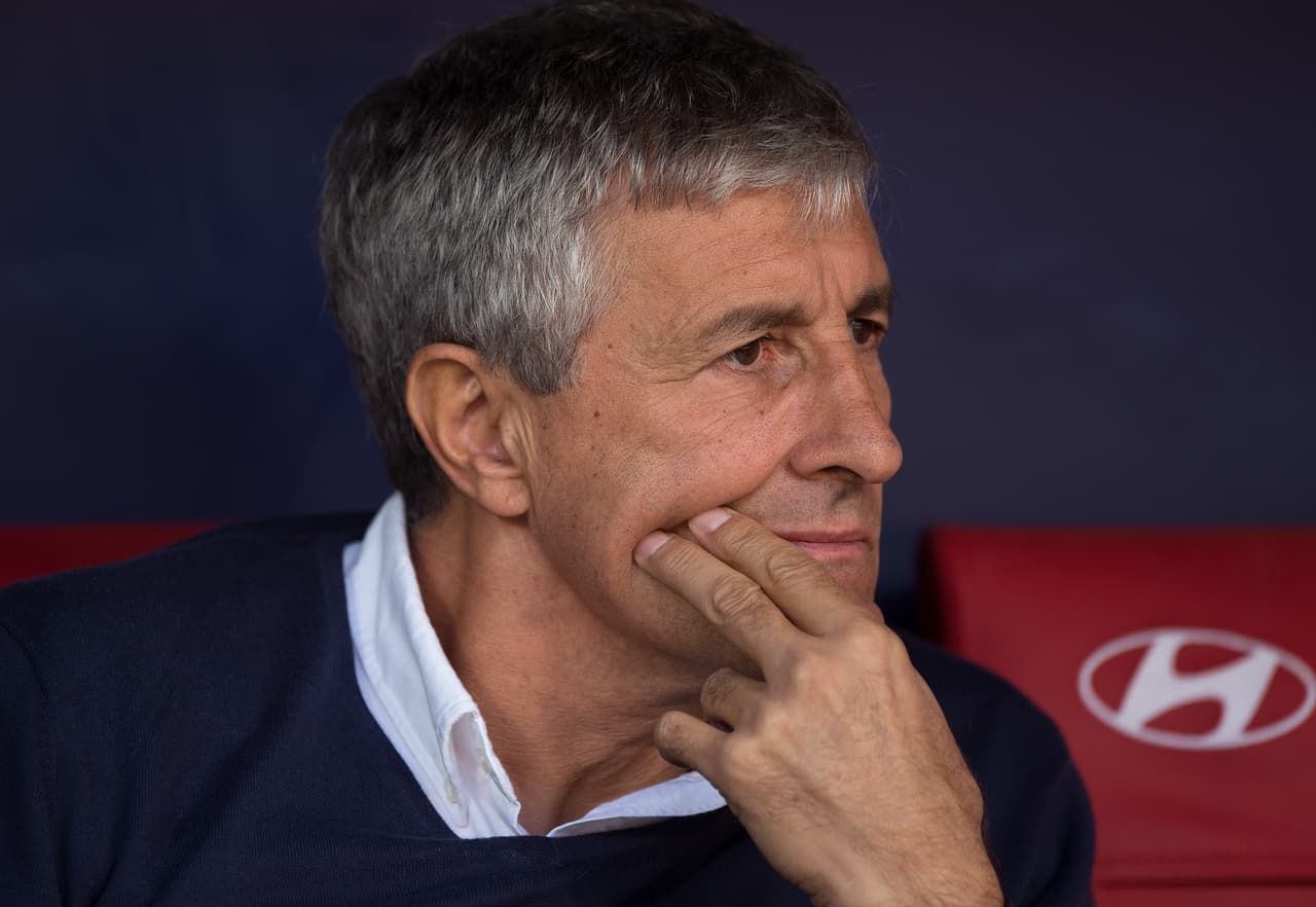 MADRID, SPAIN - OCTOBER 07: Quique Setien, head coach of Real Betis Balompie looks on before the La Liga match between Club Atletico de Madrid and Real Betis Balompie at Wanda Metropolitano on October 7, 2018 in Madrid, Spain. (Photo by Denis Doyle/Getty Images)