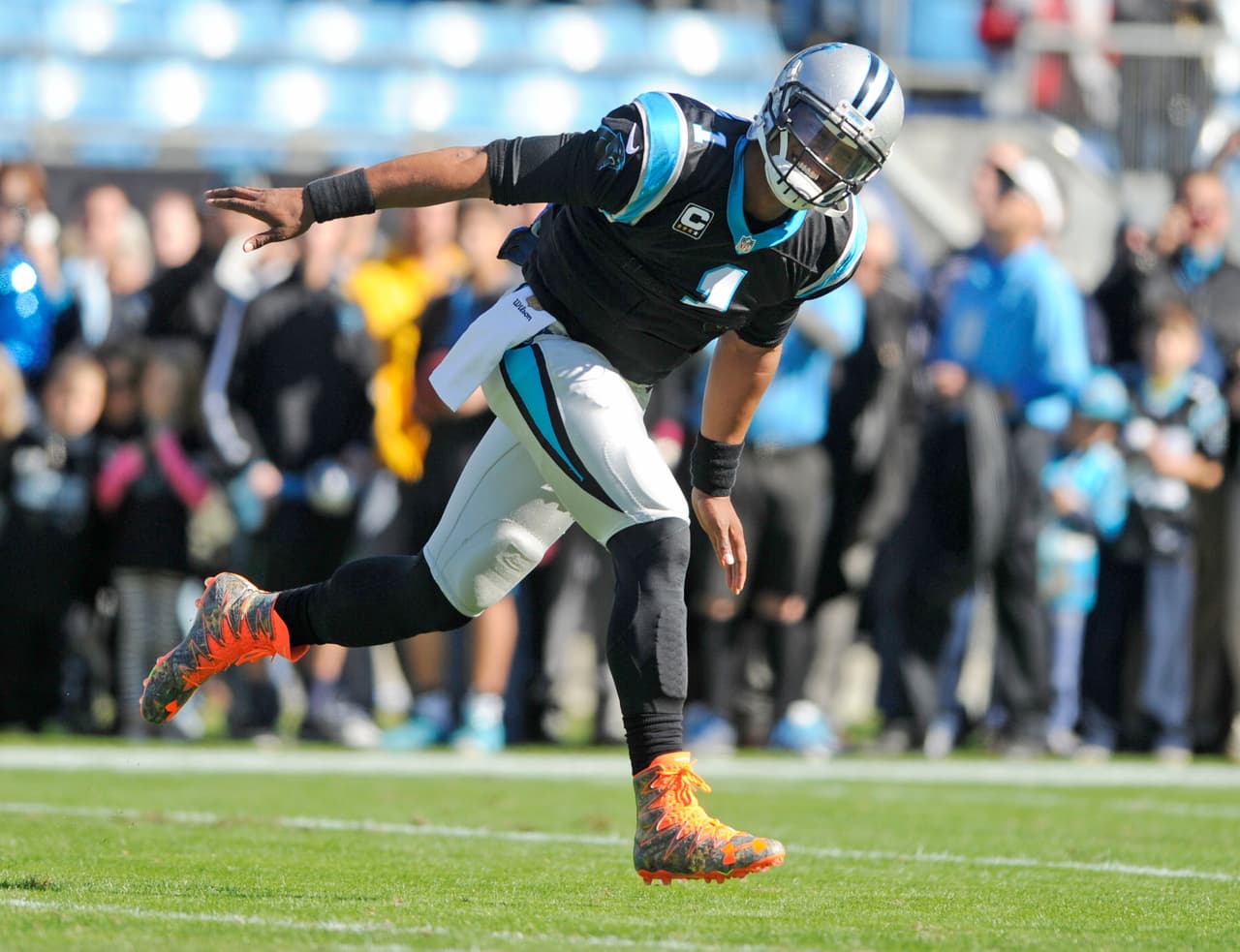 Cam Newton se lució con 5 pases de TD para que los Panthers mantuvieran su incontenible paso en la liga (10-0) al derrotar a los Redskins 44-16. Checa las mejores tomas del partido.