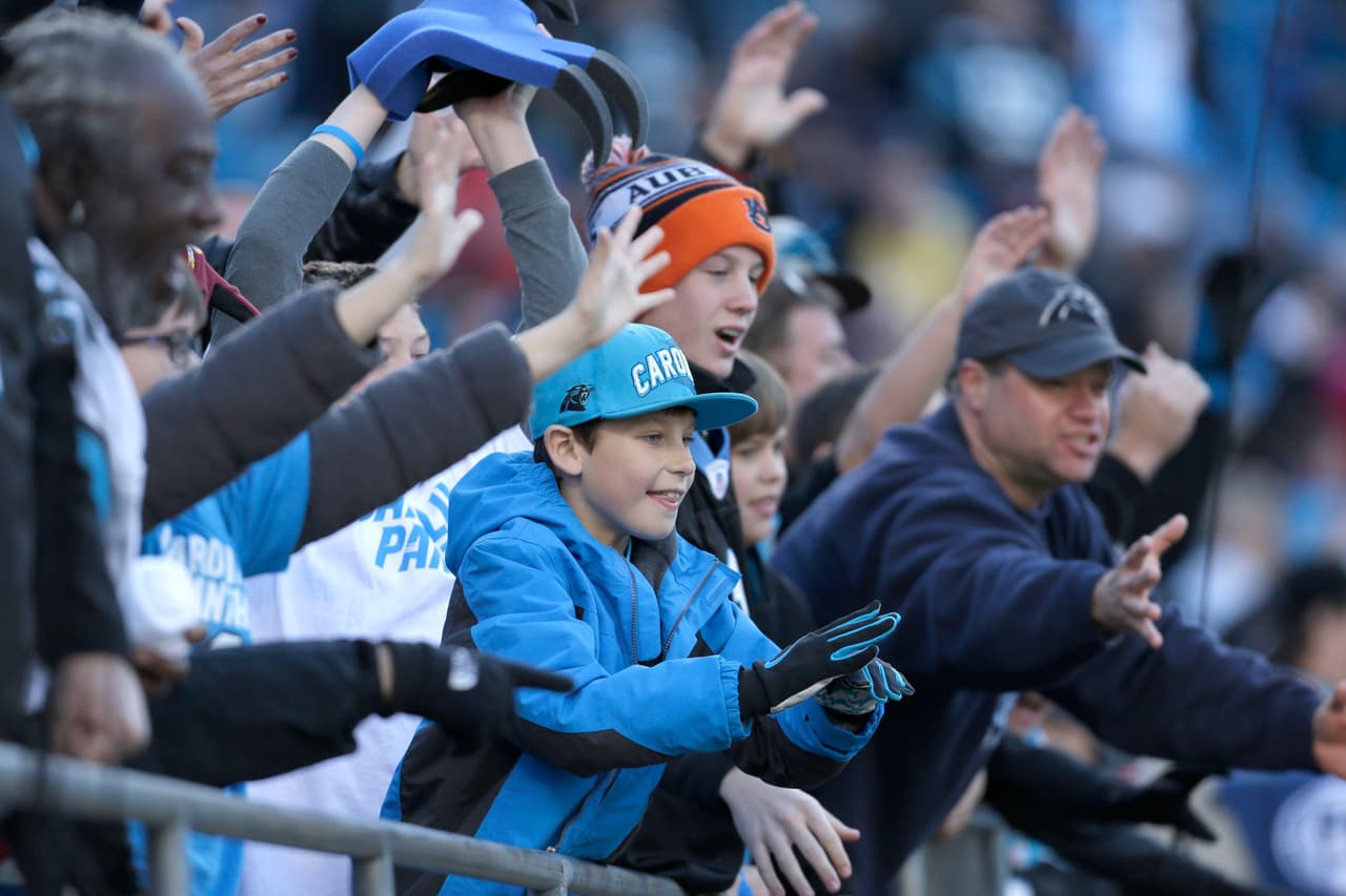 Cam Newton se lució con 5 pases de TD para que los Panthers mantuvieran su incontenible paso en la liga (10-0) al derrotar a los Redskins 44-16. Checa las mejores tomas del partido.