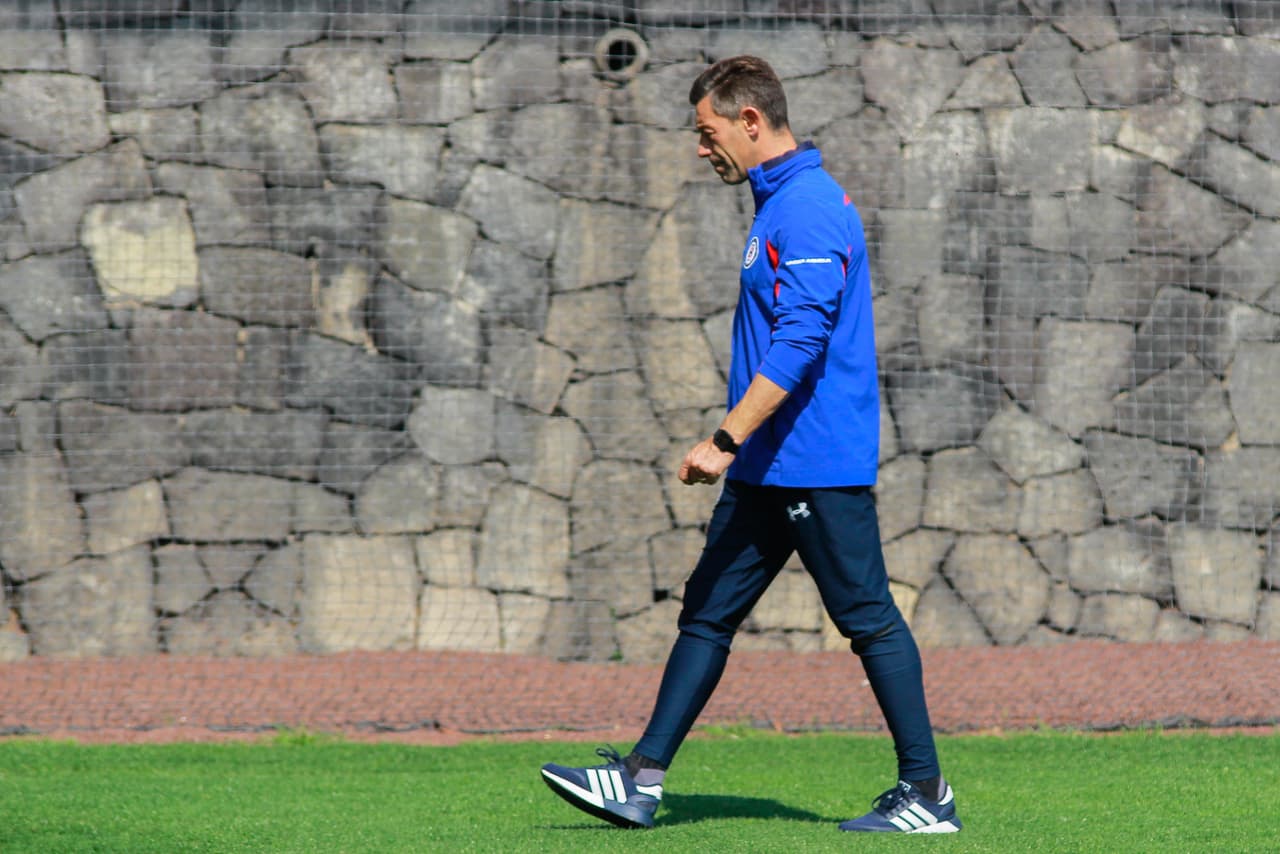 Lo cierto es que en la cabeza del técnico está buscar la estrategia para reparar la confianza, en un club que tiene el peso de más de dos décadas sin títulos.