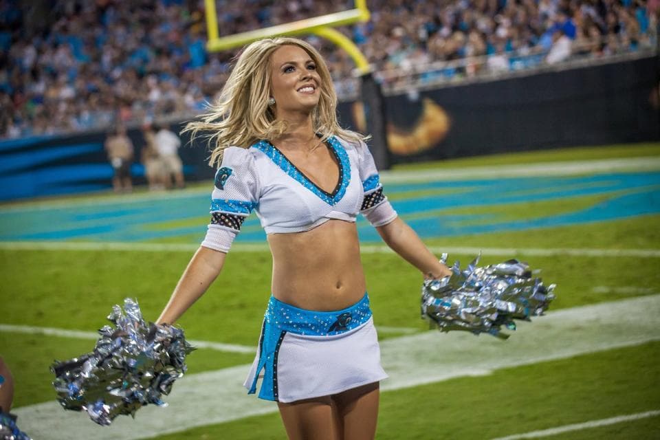 Ella es Madelyn, sexy Top Cat que se irá al Pro Bowl en Hawaii. Checa lo mejor de ella en la temporada.