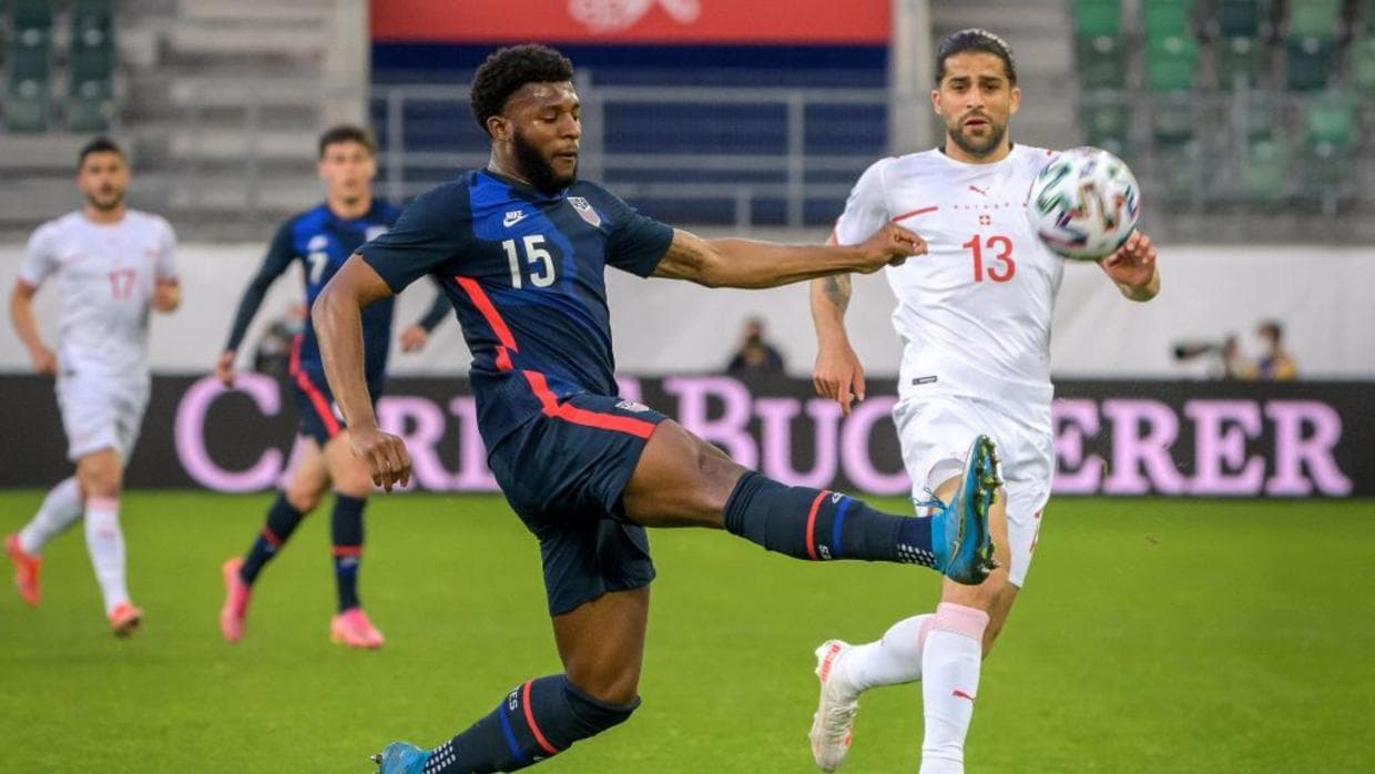 McKenzie, jugador de USA, acusa insultos racistas tras vencer al Tri