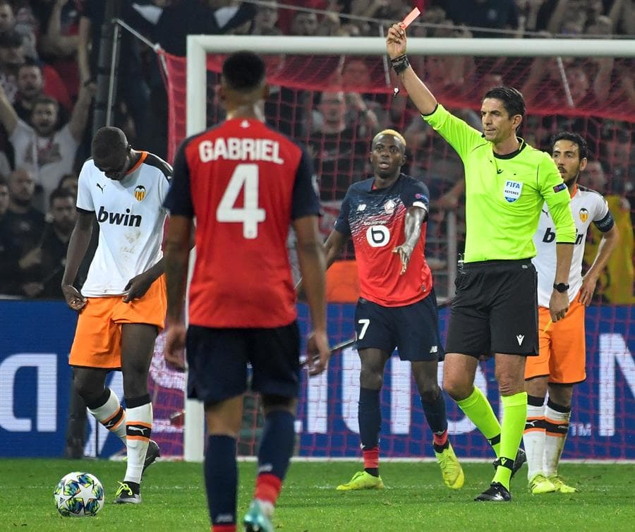 Lille 1-1 Valencia. Ikoné rescató el empate para el Lille al minuto 95; por el Valencia marcó Cheryshev.
