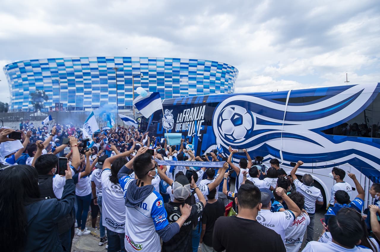 Afición de Puebla cree en remontada ante Santos Laguna