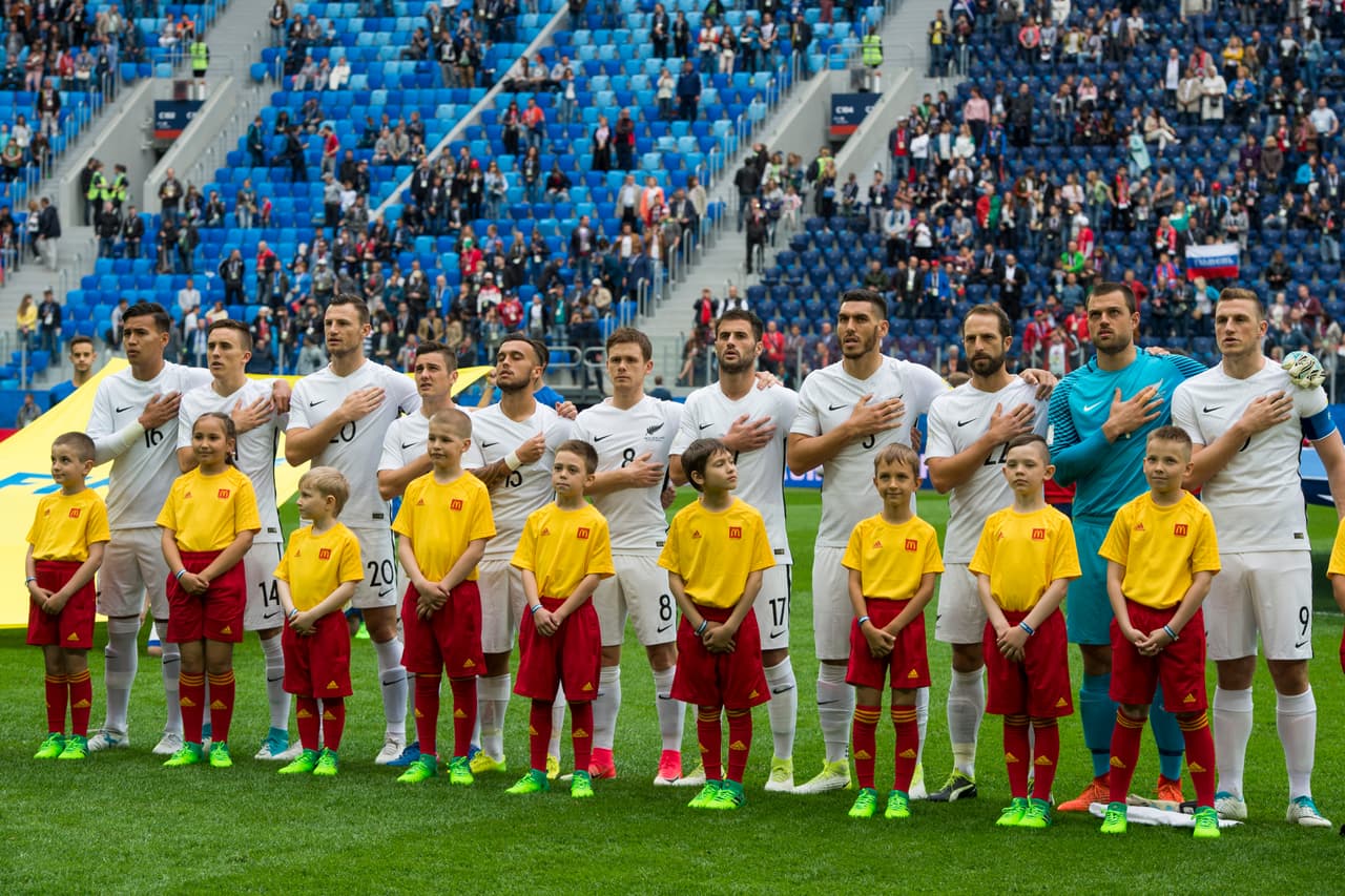 Los XI de Anthony Hudson: Marinovic; Ingham, Boxall, Durante, Smith, Doyle; Rhys Lewis, McGlinchey, Thomas; Rojas, Wood.