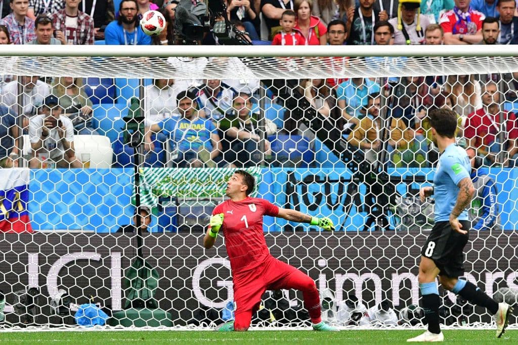 En pleno Mundial también, el segundo gol de Francia contra Uruguay en los cuartos de final de Rusia 2018 tuvo como cómplice a Fernanado Muslera.