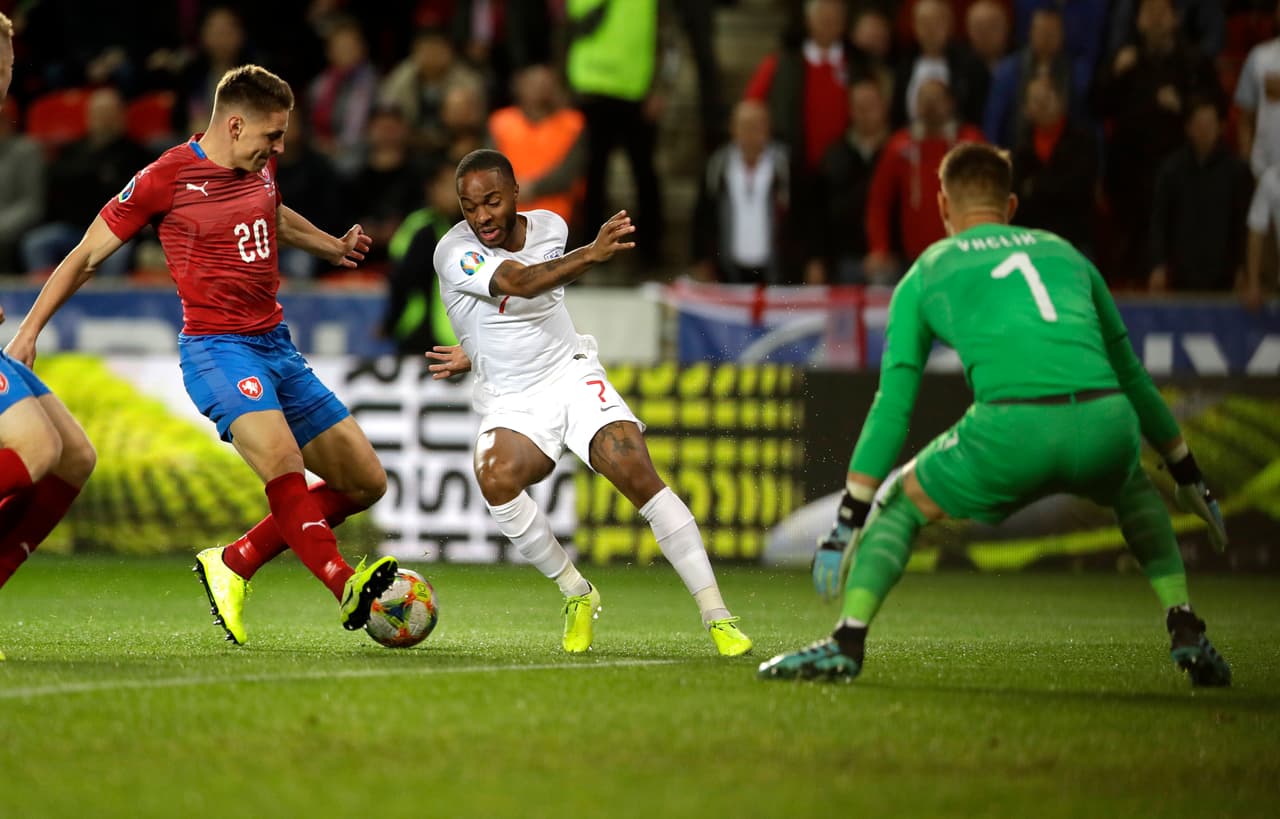 República Checa consuma triunfo vital ante Inglaterra y toma aire para clasificarse a la Eurocopa 2020.