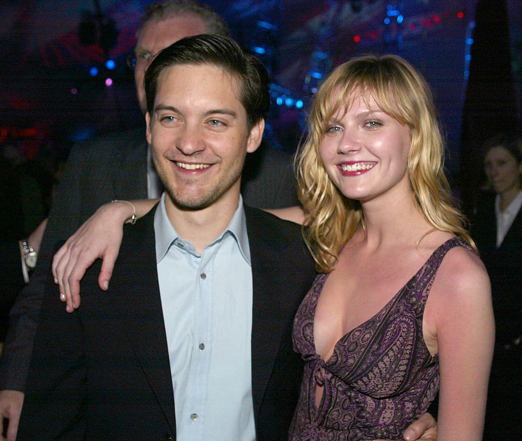 Kirsten Dunst y Tobey Maguire comenzaron a salir mientras filmaban Spider-Man de 2002, pero terminaron su relación antes de filmar Spider-Man 3 de 2007.