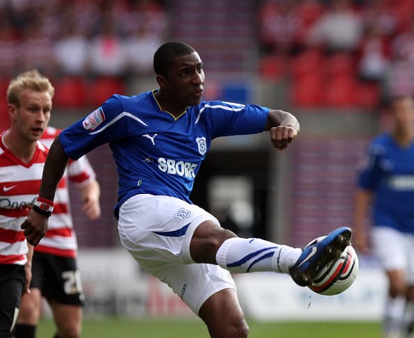 <b>Jlloyd Samuel.</b>