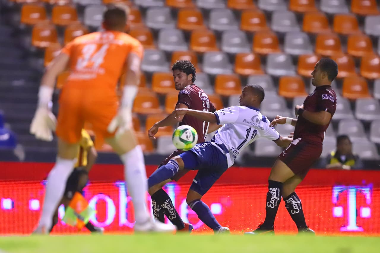 Ubicado en el puesto 12 con 10 unidades, el equipo de La Franja, y jugando de local en el Estadio Cuauhtémoc, la oncena poblana salió con buena actitud a buscar el gol inicial.