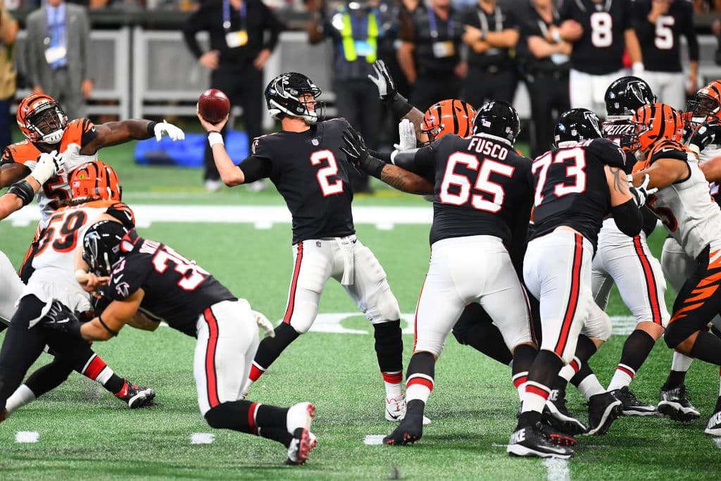 Matt Ryan completó 29 de 39 pases para ganancia de 419 yardas con tres envíos de touchdown, aunque los Falcons ahora caen a marca de 1-3 tras cuatro semanas de la campaña 2018.