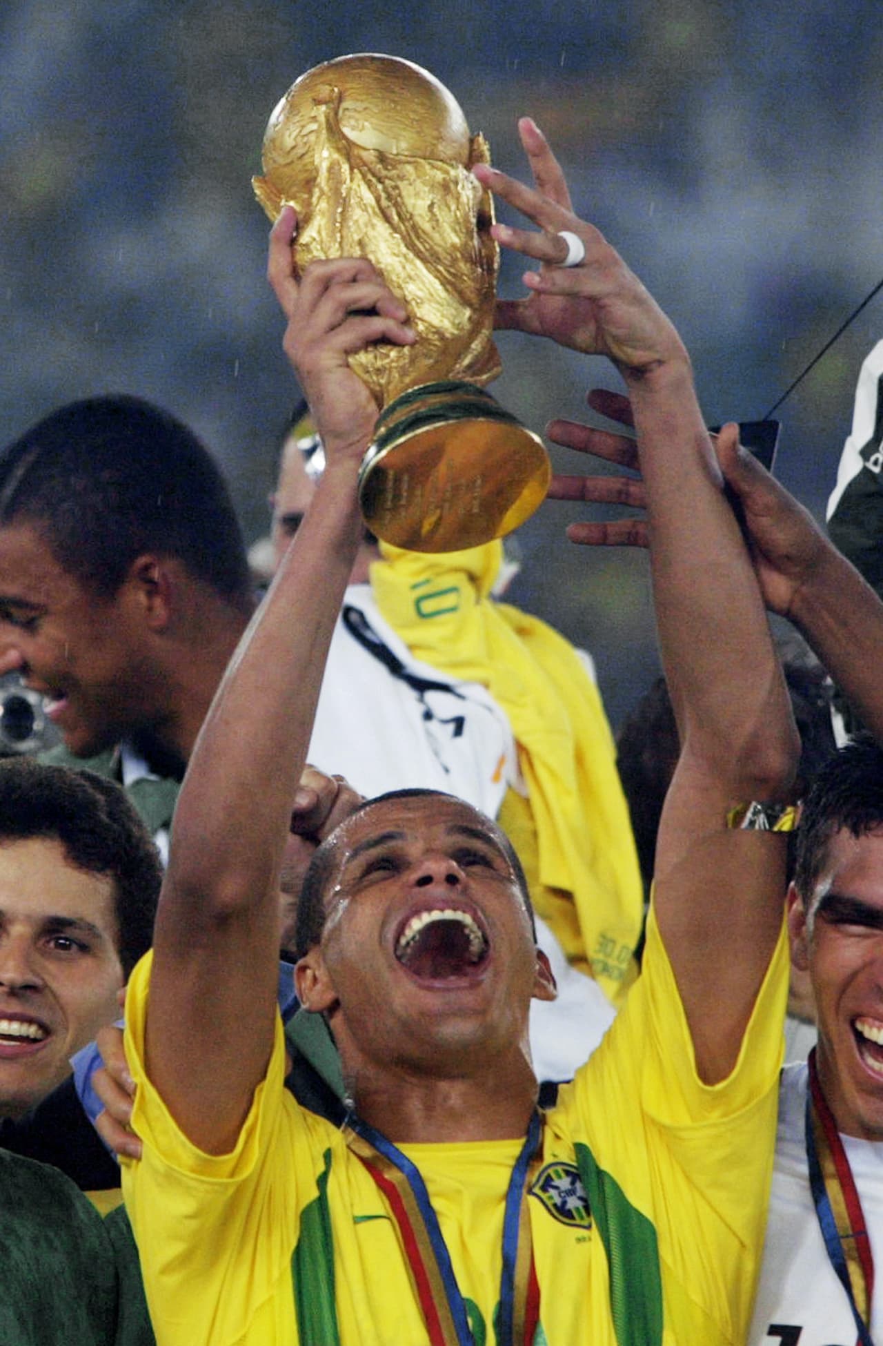 Rivaldo ha sido el último '10' que levantó el trofeo de campeón del mundo para Brasil, una figura sobresaliente para el 'scratch'.