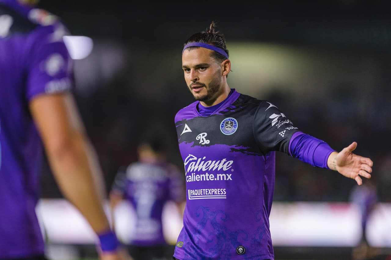 Con goles de Oswaldo Alanís y Marco Fabián por la vía de la pena máxima, Mazatlán FC derrotó a Puebla en la última jornada para aumentar sus posibilidades de permanecer en zona de repechaje.