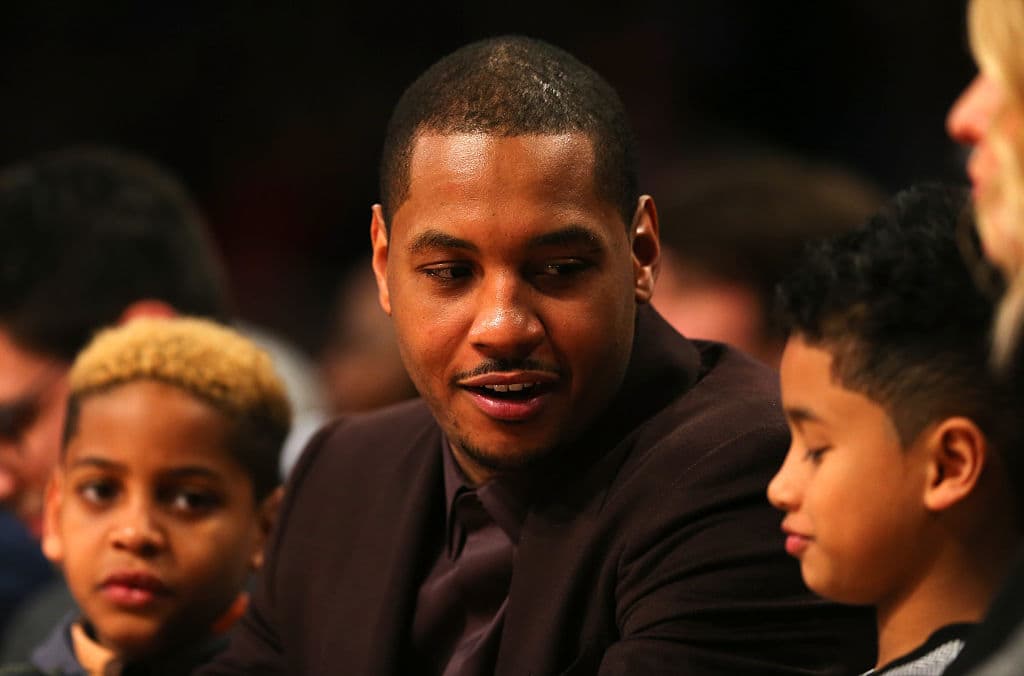 El delantero bajo Carmelo Anthony llega al equipo más competitivo en el que haya jugado en toda su carrera, la actual versión de los Rockets de Houston. Firma por un año y apenas 2.4 mdd.