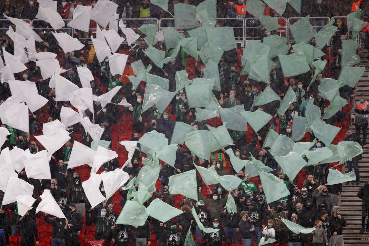 Juventus golea al Ferencvaros por cuatro goles a uno. Alvaro Morata se llevó las palmas con doblete, mientras que Dybala y Dvali hicieron los otros dos tantos. El gol de la honra por parte del equipo de Budapest, fue de último minuto por parte de Franc Boli durante la J3 de la Champions League.