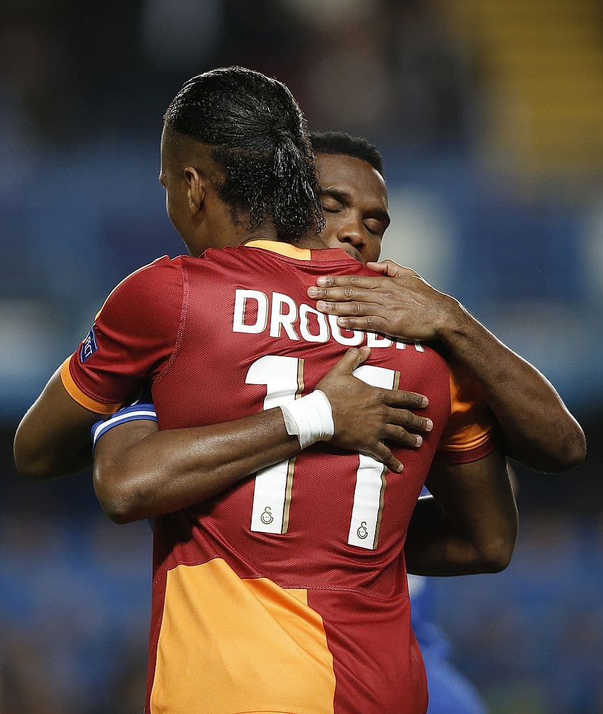 Samuel Eto’o y Didier Drogba estallan contra médicos franceses