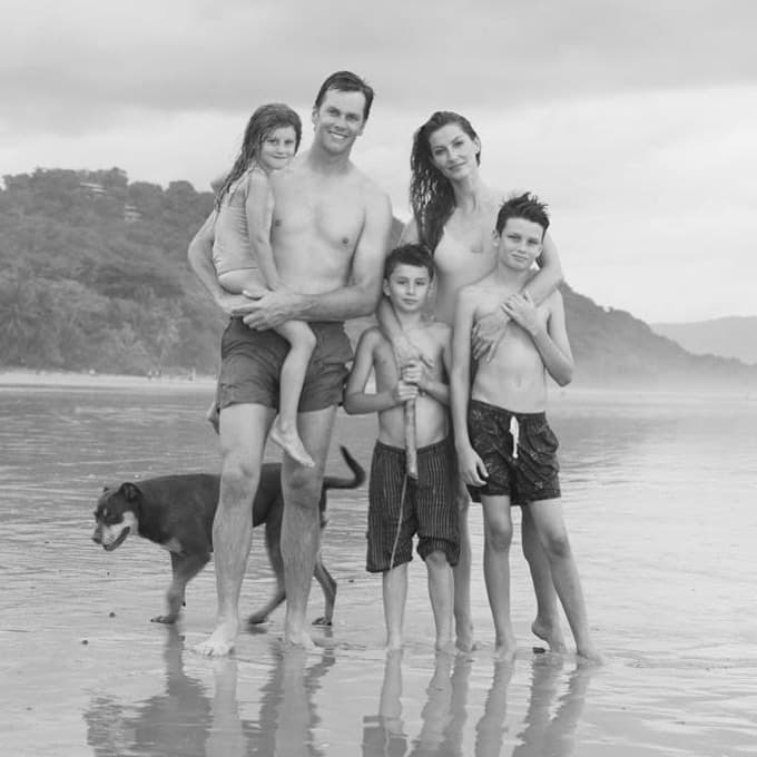 Tom Brady celebro a su esposa Gisele y compartió una foto de la familia.