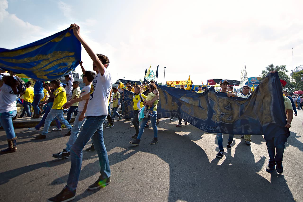 El colorido de la afición en la Jornada 17