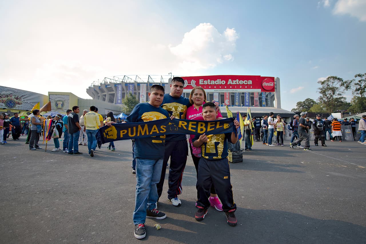 El colorido de la afición en la Jornada 17