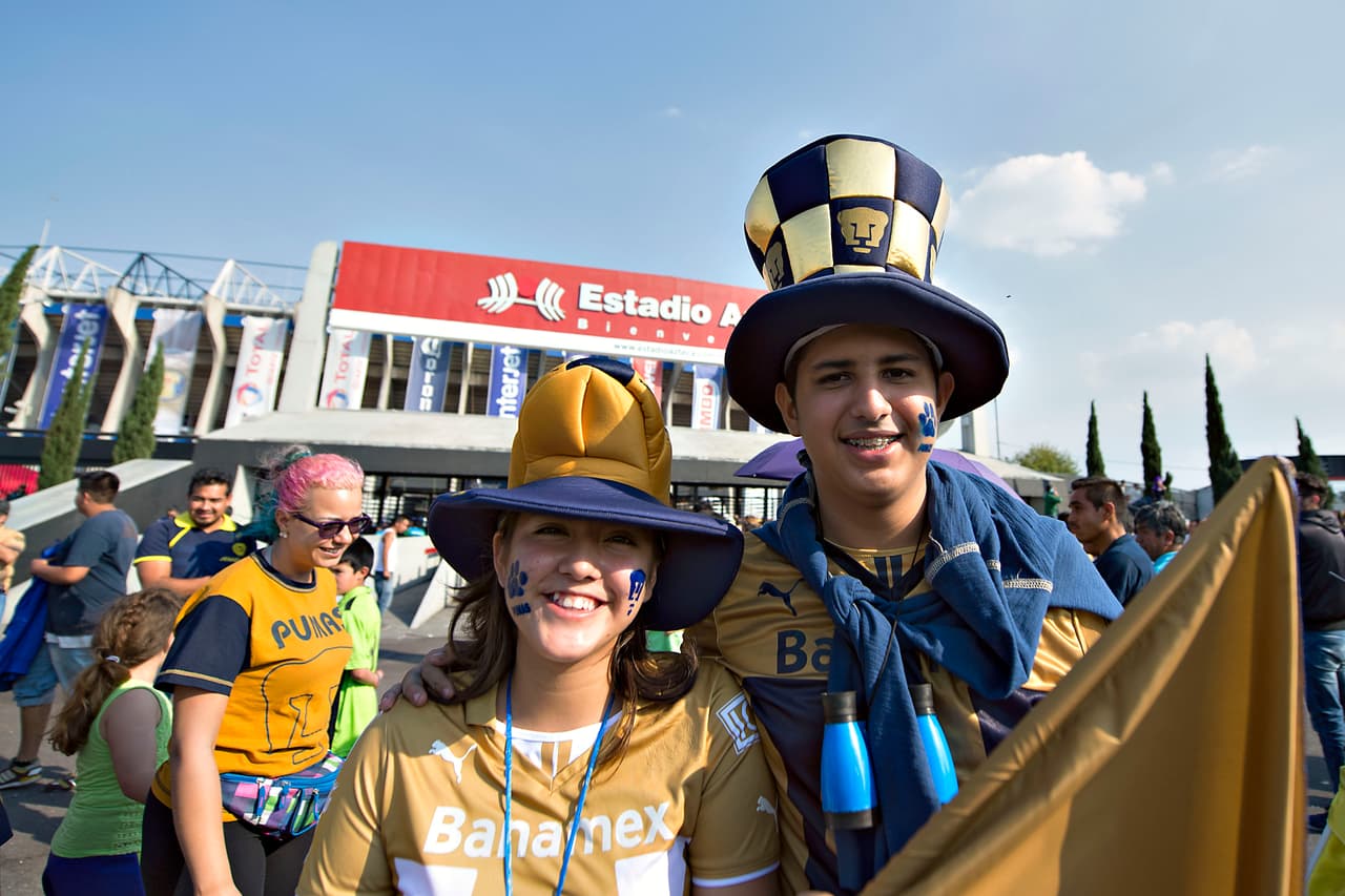 El colorido de la afición en la Jornada 17