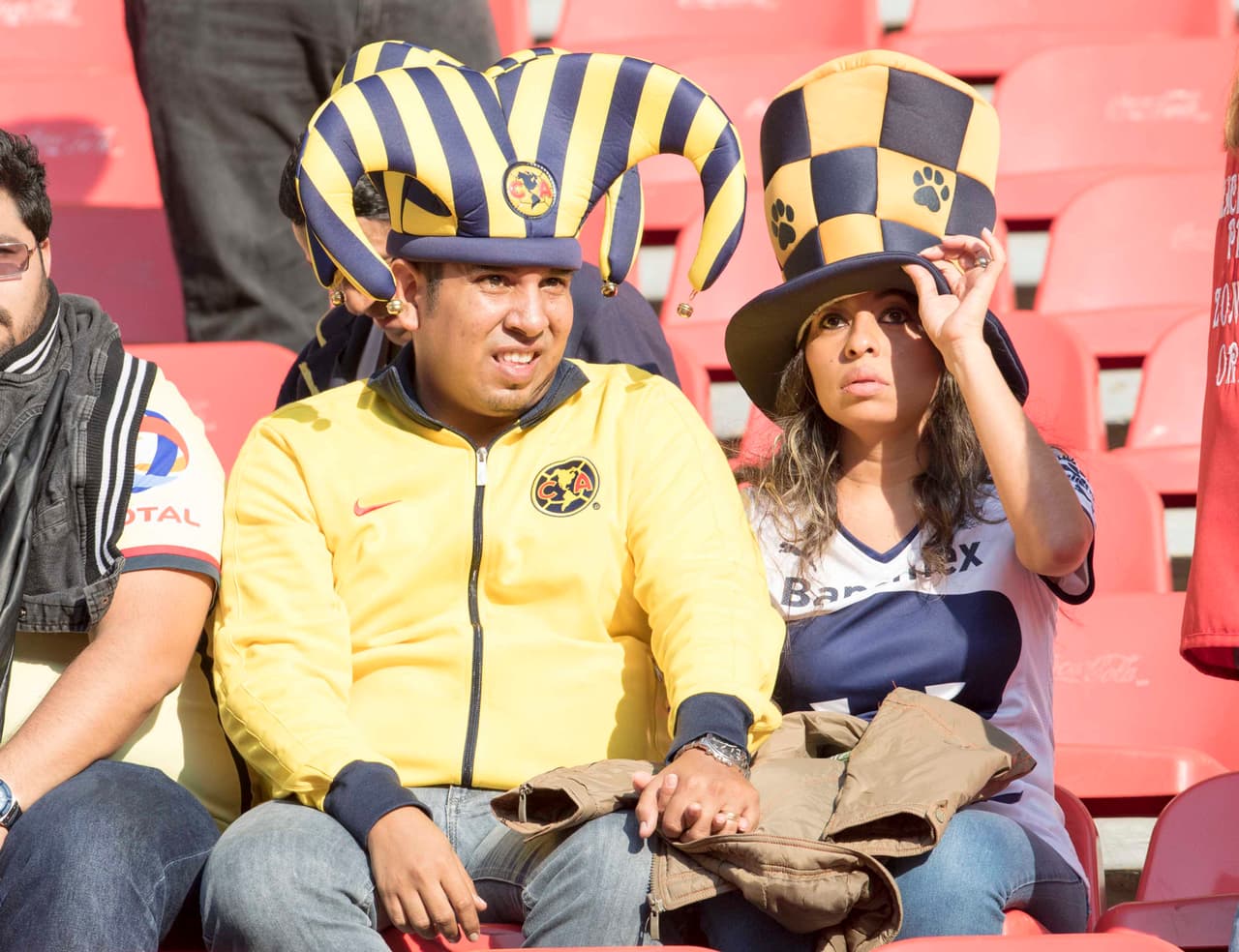 El colorido de la afición en la Jornada 17