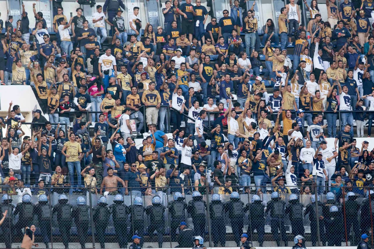 El colorido de la afición en la Jornada 17