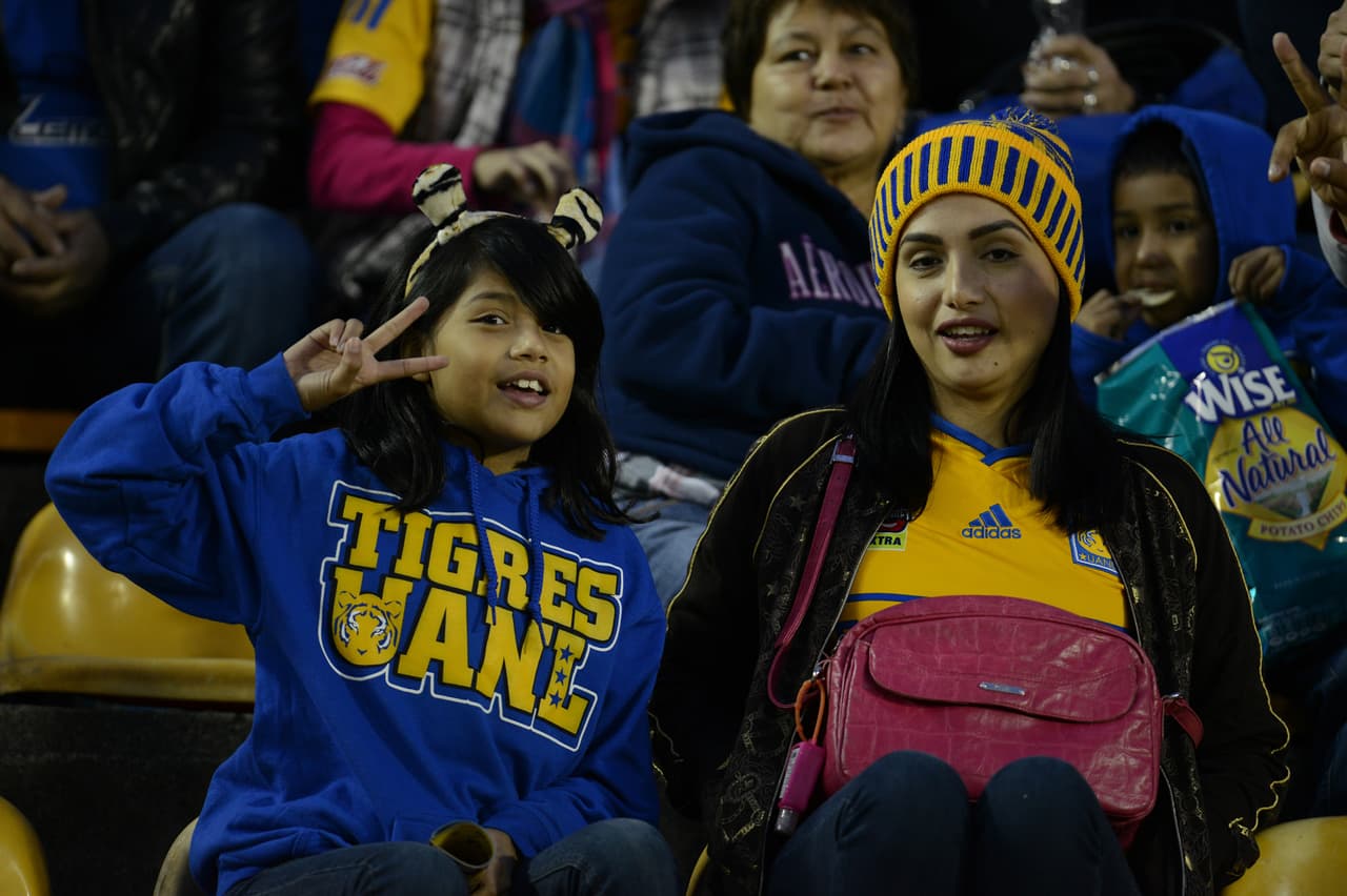 El colorido de la afición en la Jornada 17