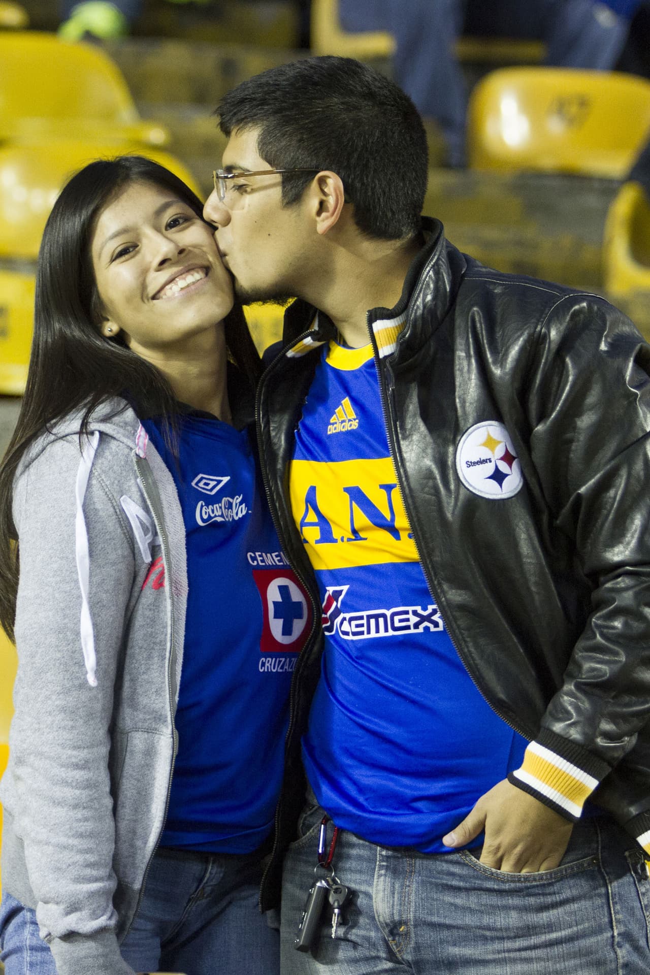 El colorido de la afición en la Jornada 17