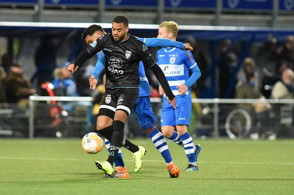 Mediocampista: Brandley Kuwas (Heracles Almelo)