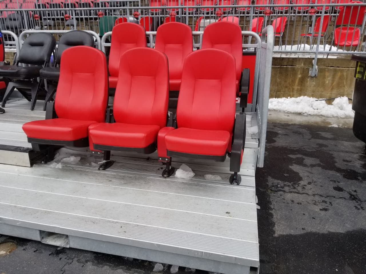 Las condiciones del terreno son aceptables para el juego de ida entre Toronto FC y Chivas de Guadalajara, en medio de un clima frío que sin duda cuenta como factor en el escenario.