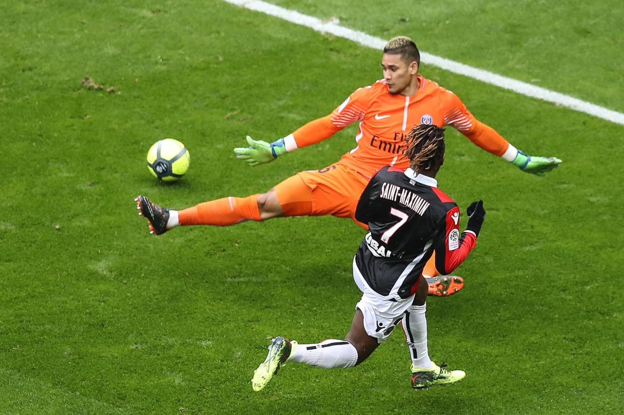 Al minuto 17, a pase de Plea, Saint-Maximin puso el 1-0 a favor del Niza con esta definición ante Areola.