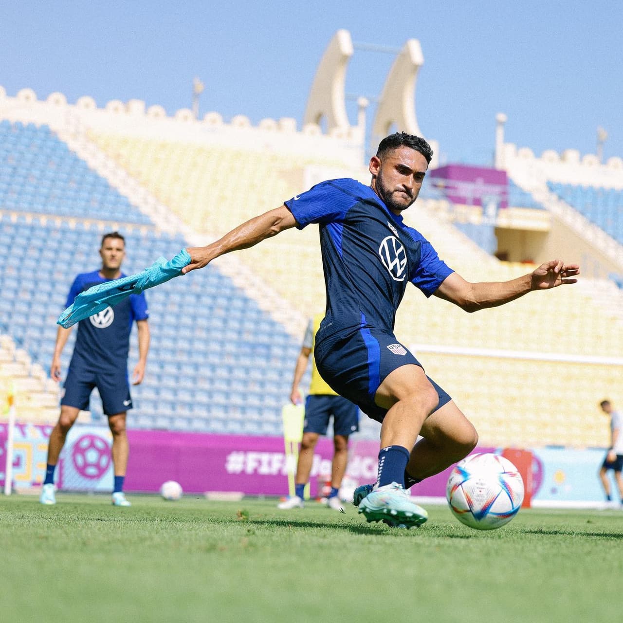 Cristian Roldán (Seattle Sounders FC) ya entrena duro también en Doha.