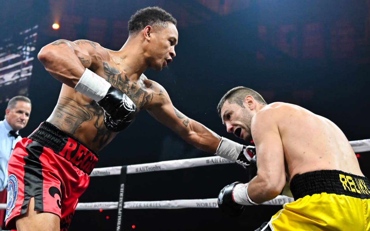 En la pelea estelar,Regis 'Rougarou' Prograis despachó al entonces campeón superligero de la AMB,Kiryl Relikh, en seis episodios, luego de que el réferi hiciera caso a la esquina del bielorruso de detener la contienda.