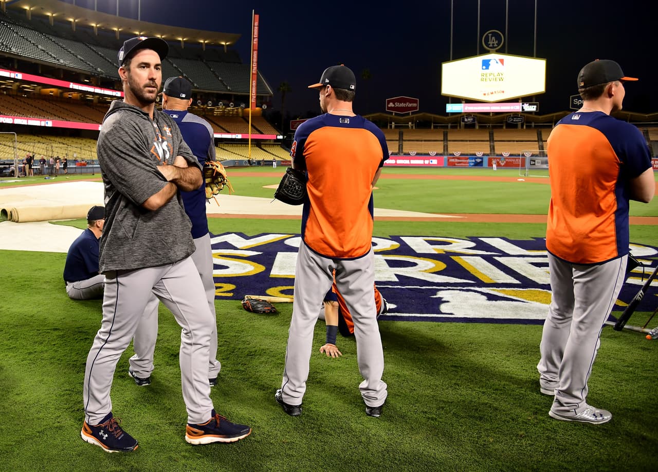 Astros tuvieron que admitir que el puertorriqueño Alex Cora, su actual entrenador de banquillo, fue el elegido por los Red Sox como el nuevo piloto que dirija su destino las próximas tres temporadas.