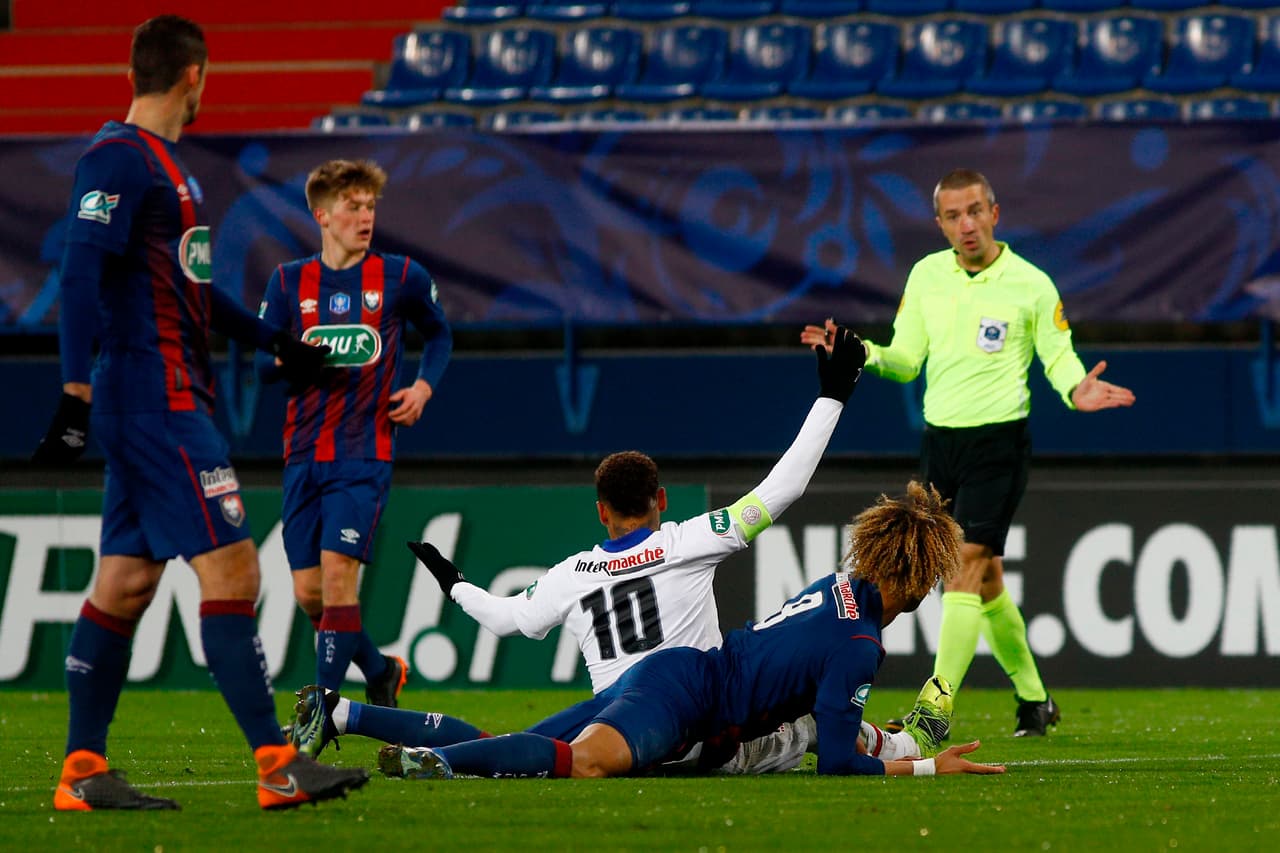 Neymar explota en sus redes contra quienes lo llaman "llorón"