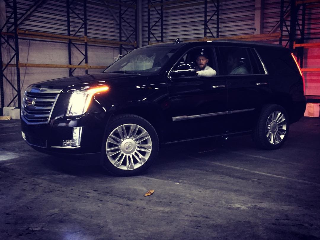 El Cadillac Escalade también integra el garage de Conor McGregor. El luchador llamó "The Franklin" a su lujosa utilitaria americana.