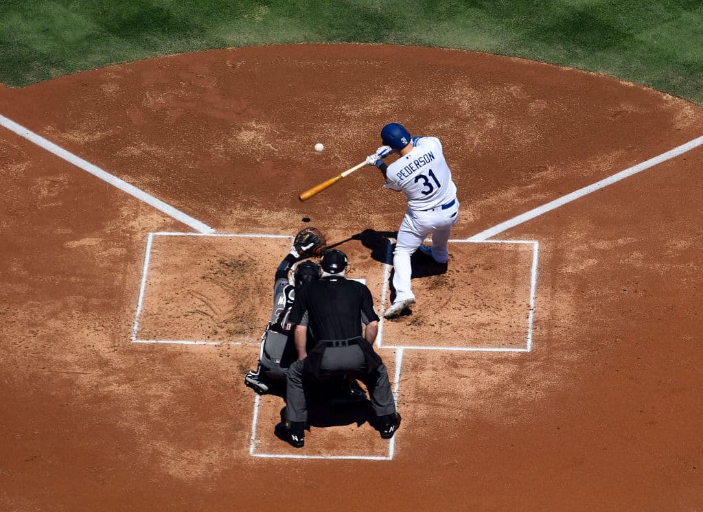 Y el festín comenzó con el primer jonrón del encuentro, un batazo de cuatro esquinas de Joc Pederson al jardín central para empujar dos anotaciones y en ese momento poner el score 3-0 en favor de los Dodgers en el tercer inning.