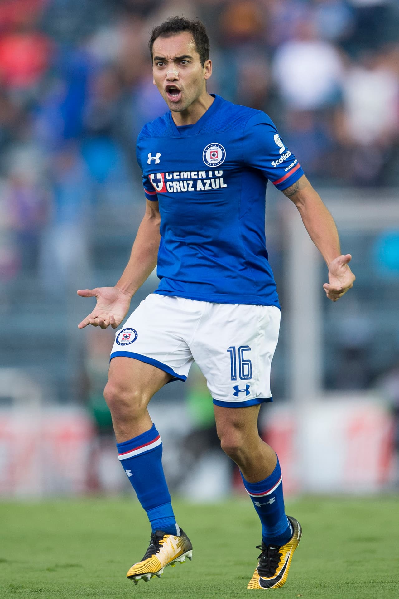 Al minuto 51, Adrián Aldrete marcó un golazo con un disparo desde fuera del área que se incrustó en el ángulo superior izquierdo. GOLAZO.