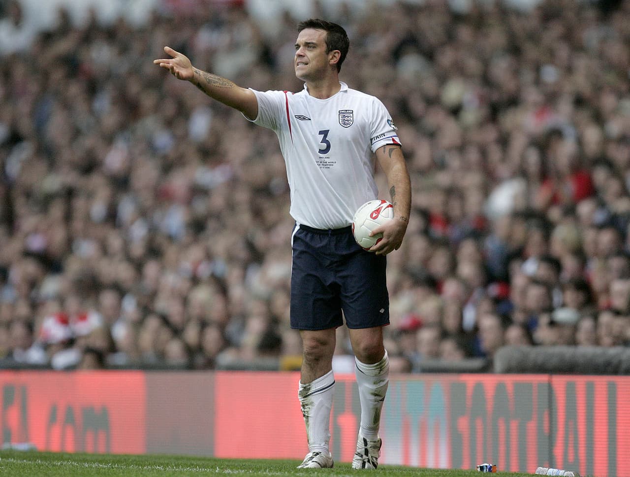 El partido inaugural de ‘Soccer Aid’ se jugó en el Old Trafford ante más de 70 mil espectadores. Desde entonces, se enfrenta la selección de los tres leones contra el ‘resto del mundo’, conformado por celebridades y exjugadores profesionales.