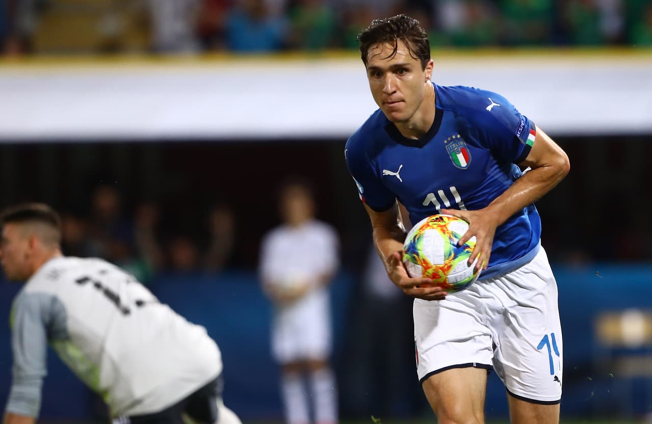 Federico Chiesa: su paso por la Fiorentina ha dado mucho de qué hablar no solo en Italia, sino en todo Europa. Al atacante lo quieren en la Juventus y estarían cerca de ficharlo.