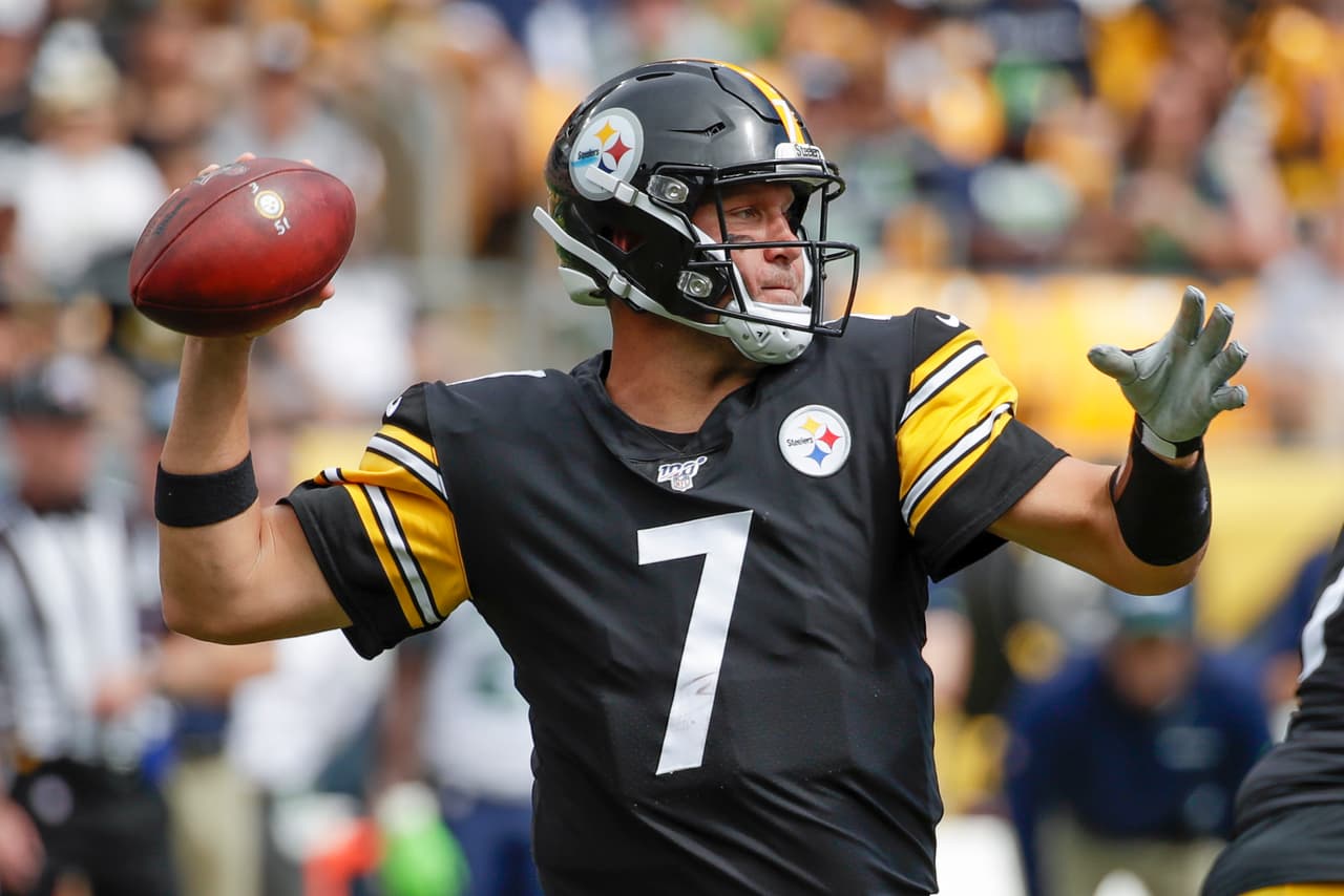 Ben Roethlisberger (7) lanza pase.