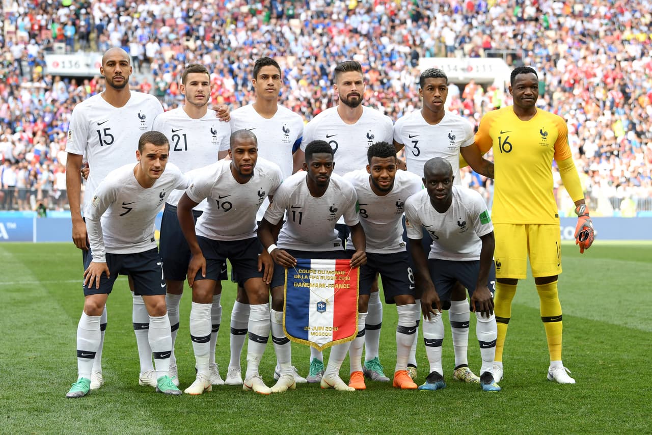 Mientras que los franceses, ya clasificados, tuvieron un equipo con varios suplentes: Steve Mandanda, Djibril Sidibe, Raphaël Varane, Presnel Kimpembe, Lucas Hernández, N'Golo Kanté, Steven N'Zonzi, Ousmane Dembélé, Thomas Lemar, Antoine Griezmann y Olivier Giroud.