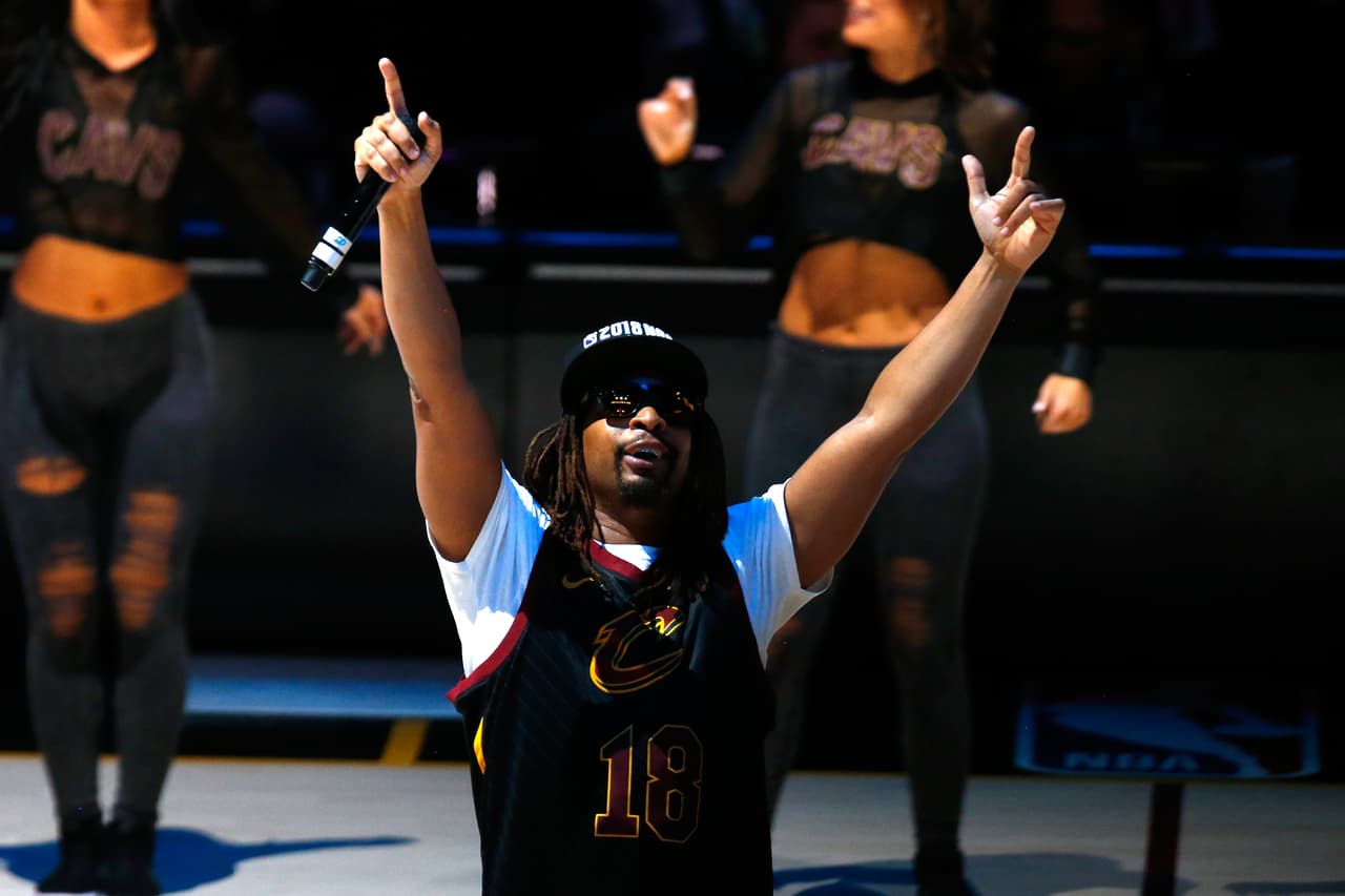 Lil' Jon y Ludacris prendieron la fiesta ante los 26562 espectadores en el Quicken Loans Arena de Cleveland, donde los fanáticos disfrutaron del espectáculo en la jornada del título de los Warriors.Lil' Jon y Ludacris prendieron la fiesta ante los 26562 espectadores en el Quicken Loans Arena de Cleveland, donde los fanáticos disfrutaron del espectáculo en la jornada del título de los Warriors.