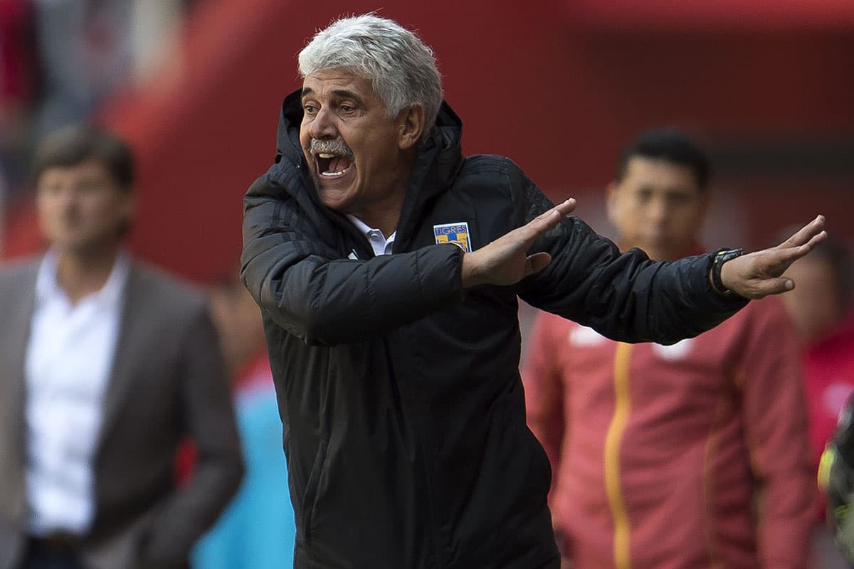 En los minutos finales entró en desespero el técnico de Tigres Ricardo 'Tuca' Ferreti por la defensa de su equipo.