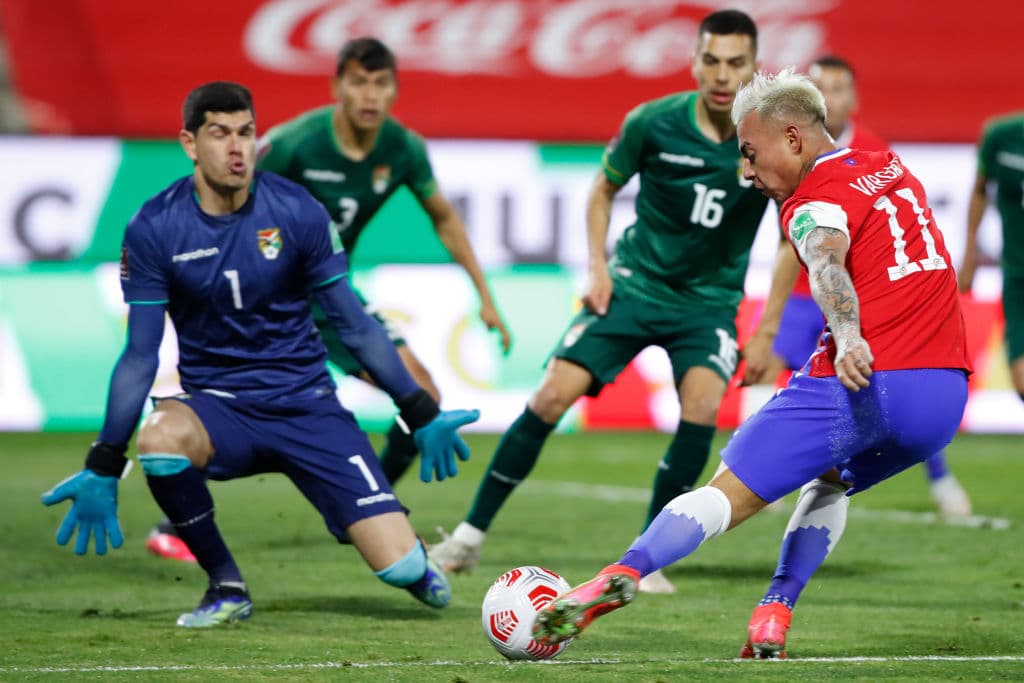 Chile regala un penal al minuto 82 y el goleador de Bolivia Marcelo Moreno no los perdona y pone el 1-1 definitivo.