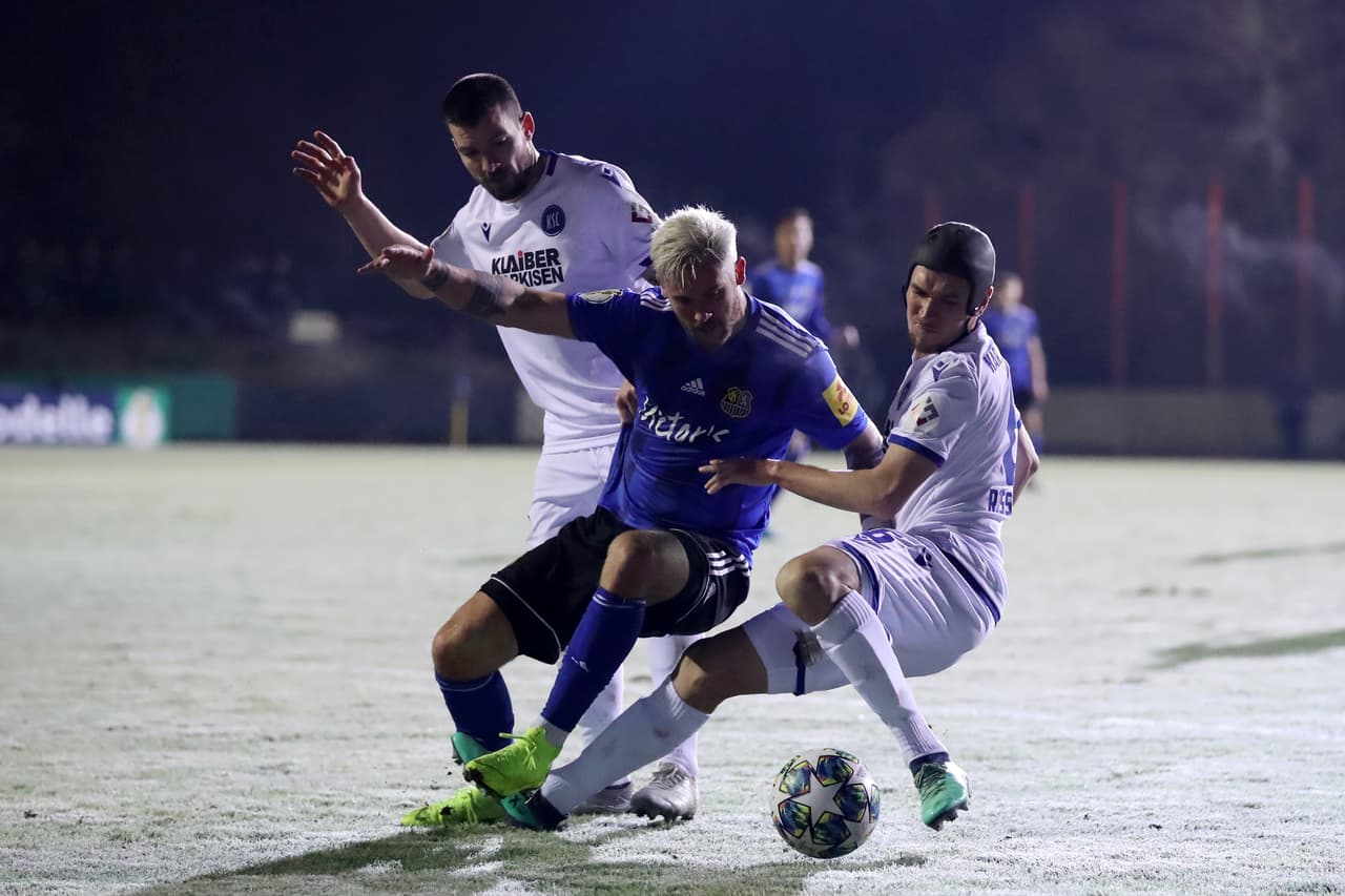 En el Hermann-Neuberger-Stadion el encuentro se definió en tanda de penales en favor de los locales.
