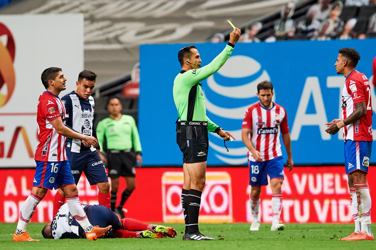 Las tarjetas amarillas se hicieron presentes en una gran mayoría de jugadores del Atlético de San Luis.
