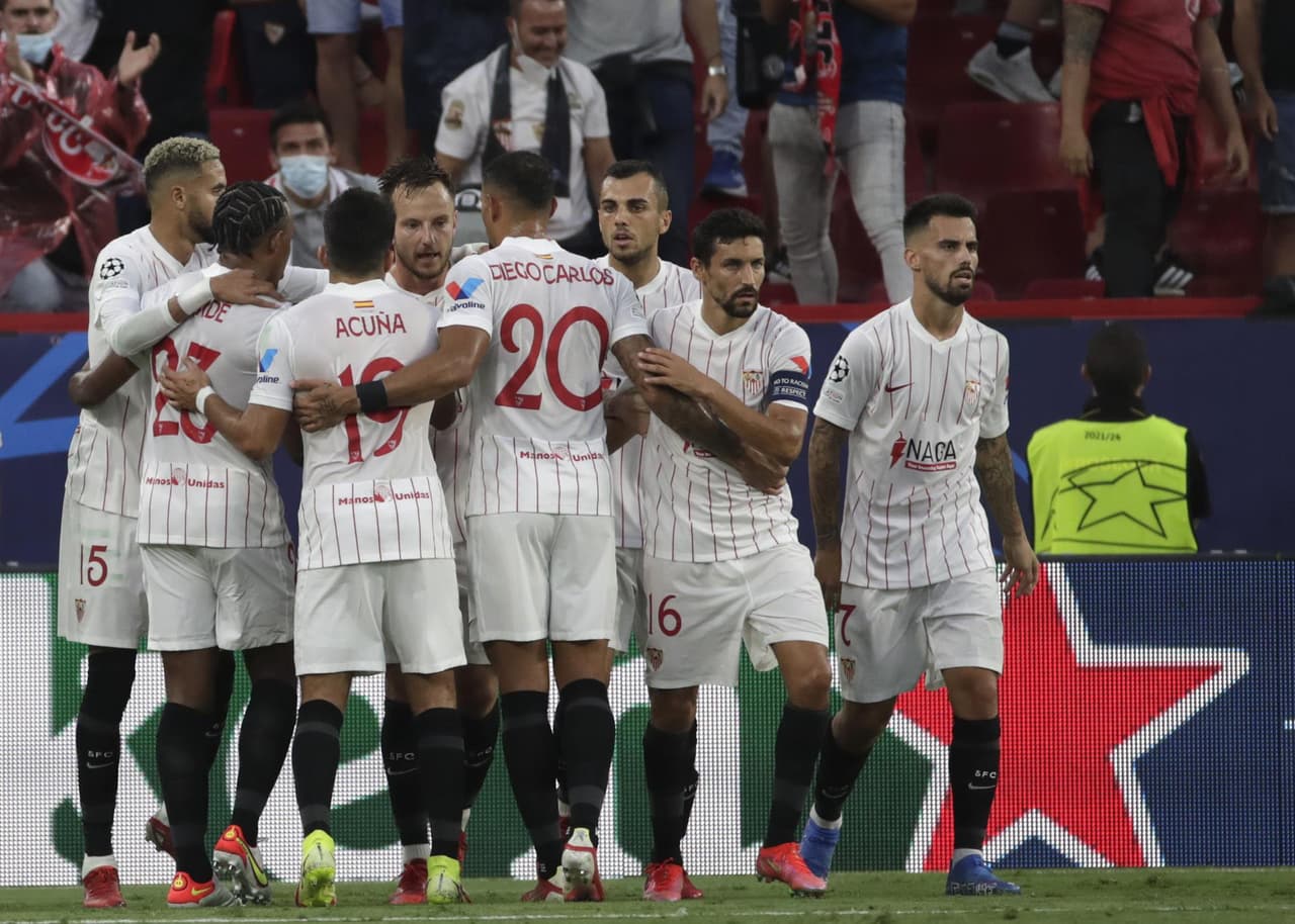 Sevilla empata ante el RB Salzburg durante el inicio de la fase de Grupos de la UEFA Champions League. Luca Sucic abrió el marcador con penali cobrado al minuto 21’ para los visitantes y, en la misma primera parte, Ivan Rakitic igualaba el partido de la misma forma al 42’. Los locales se quedaron con 10 hombres al 50’.