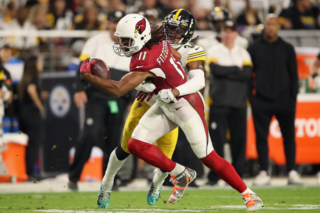 Larry Fitzgerald de Arizona Cardinals y Terrel Edmunds de Pittsburgh Steelers