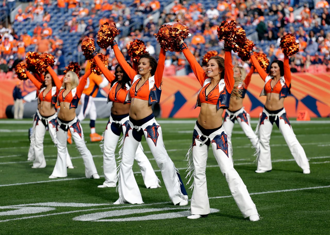 Disfruta de las mejores imágenes de las porristas en la Semana 11 de la NFL.